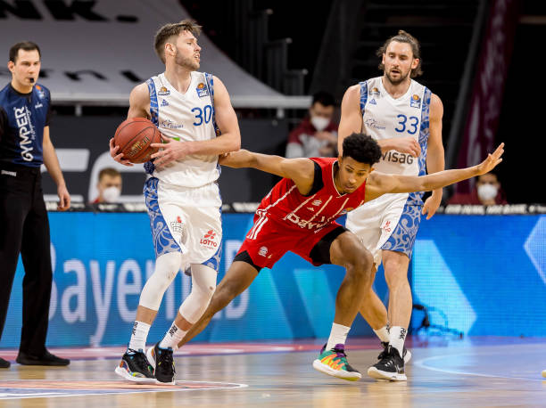 轻了中场组 轻了中场组