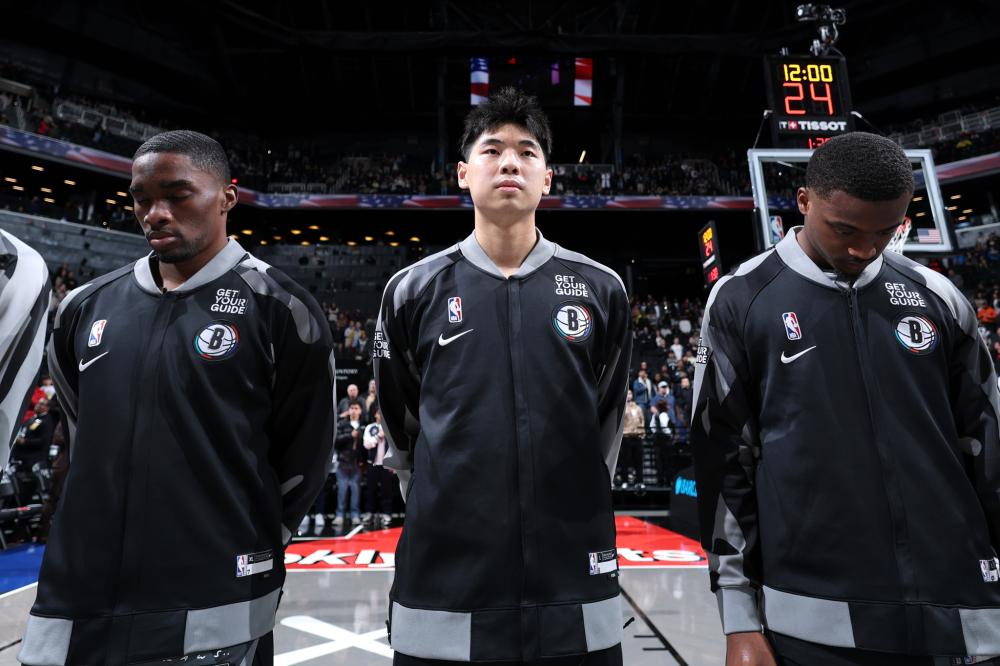 对手防守自 对手防守自